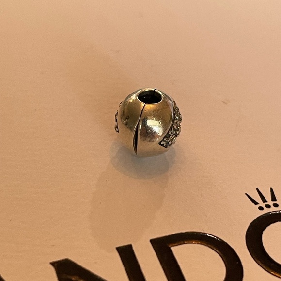 Authentic Pandora Heart of Winter Clip charm with sterling and cz retired HTF - Picture 4 of 6